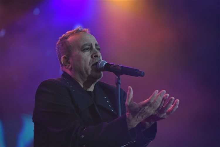 Haluk Levent, İzmir'de konser verdi