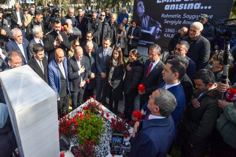 CHP Genel Başkanı Özel, Sanatçı Saltık'ı andı