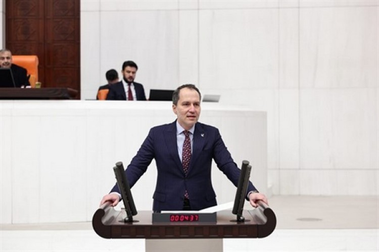 Erbakan: "Kimsenin gölgesinde değil, milli görüş çizgisinde seçimlere gireceğiz"