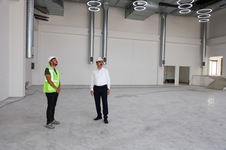 Başkan Altay, Ladik Mahallesi'ne kazandırılan düğün salonunu inceledi