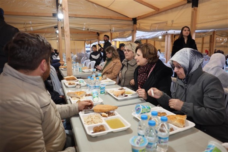 Eskişehir Büyükşehir Belediyesi, Alpu'da iftar verdi