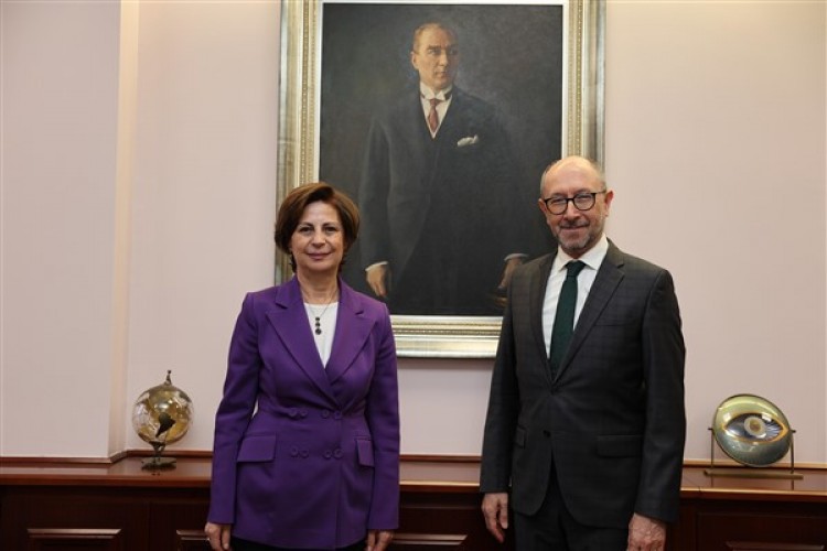 Anadolu Üniversitesi Rektörü Erdal'dan Başkan Ünlüce'ye ziyaret