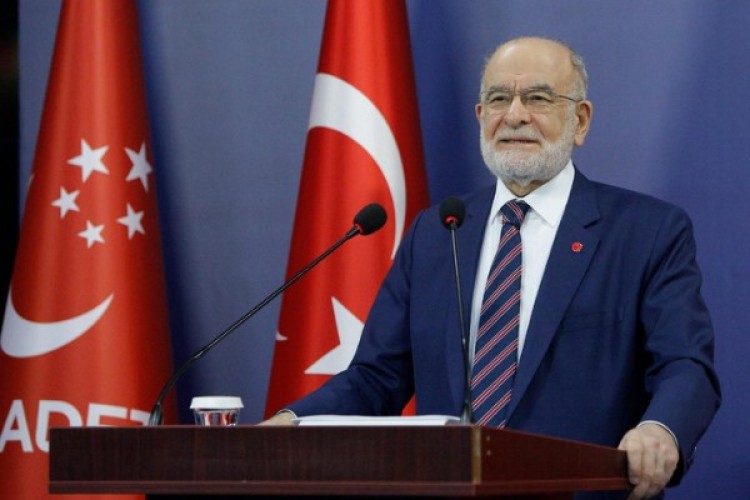 Karamollaoğlu, Çankaya Lisesi'nde oyunu kullandı