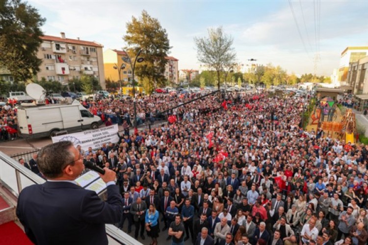 CHP Genel Başkanı Özel, Manisa'da vatandaşlarla buluştu
