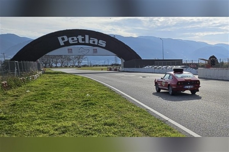 Baba ve oğul Pekin'den Paris'e Petlas lastikleriyle yarışacak