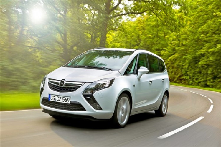 Opel'in çok yönlü modeli Zafira 25 yaşında