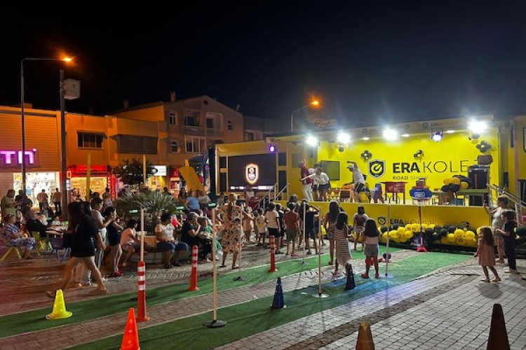 Era Koleji, teknoloji ve bilim tırıyla Türkiye'yi dolaşıyor