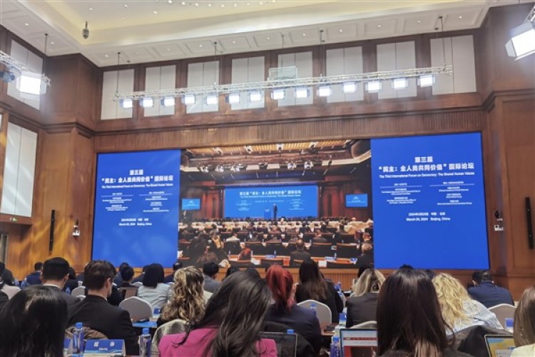 "Demokrasi: İnsanlığın Ortak Değeri" Uluslararası Forumu Beijing'de başladı