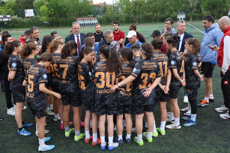 Teknik Direktör Ersun Yanal Eskişehirliler ile buluştu