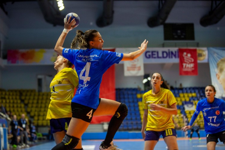 Hentbol Kadınlar Süper Ligi'nde Armada Praxis Yalıkavak şampiyon oldu