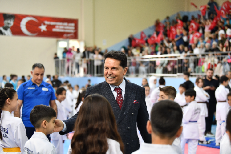 Başkan Özer: Hedefimiz Esenyurt'u sporun ve sanatın başkenti yapmak