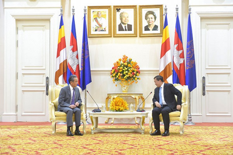 Wang Yi, Kamboçya Başbakanı'yla bir araya geldi