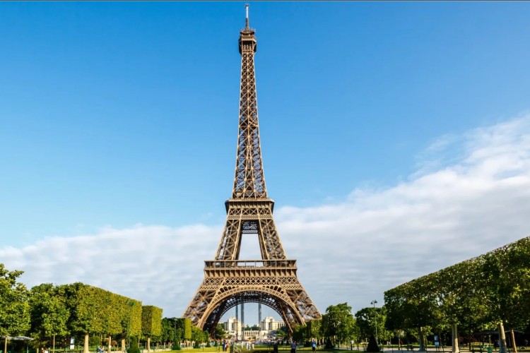 Eyfel kulesi grev nedeniyle ziyarete kapandı