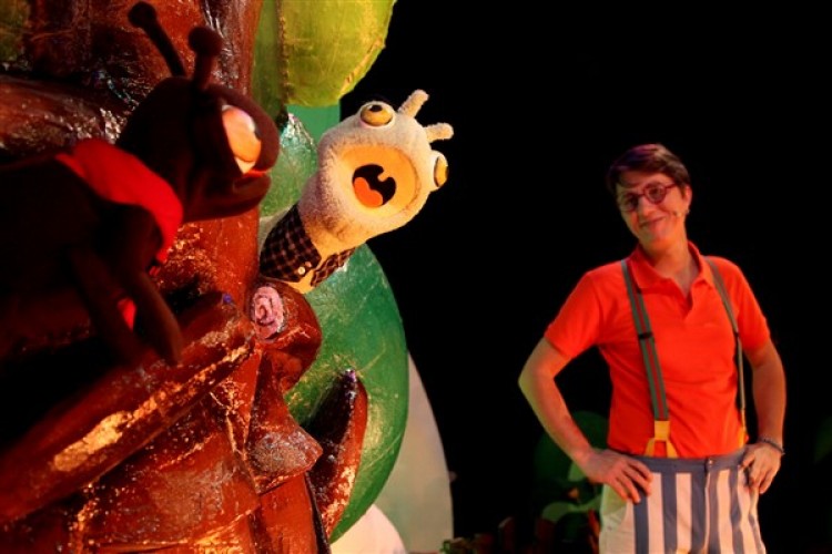 Şehir Tiyatroları "Elma Kurdu Kırtık" oyunuyla Avcılar'da