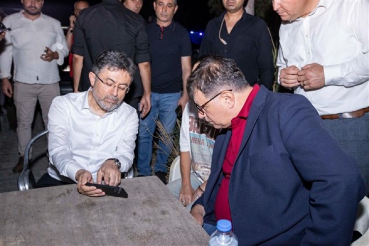 Başkan Tugay, Selçuk'taki yangın bölgesinde inceleme yaptı