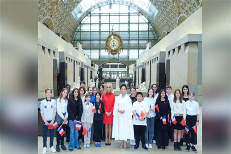 Peng Liyuan, Brigitte Macron ile beraber Orsay Müzesi'ni ziyaret etti