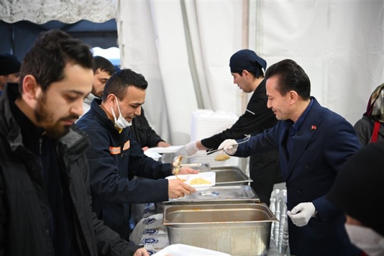 Tuzla'da iftar çadırı geleneği bu yıl da devam ediyor