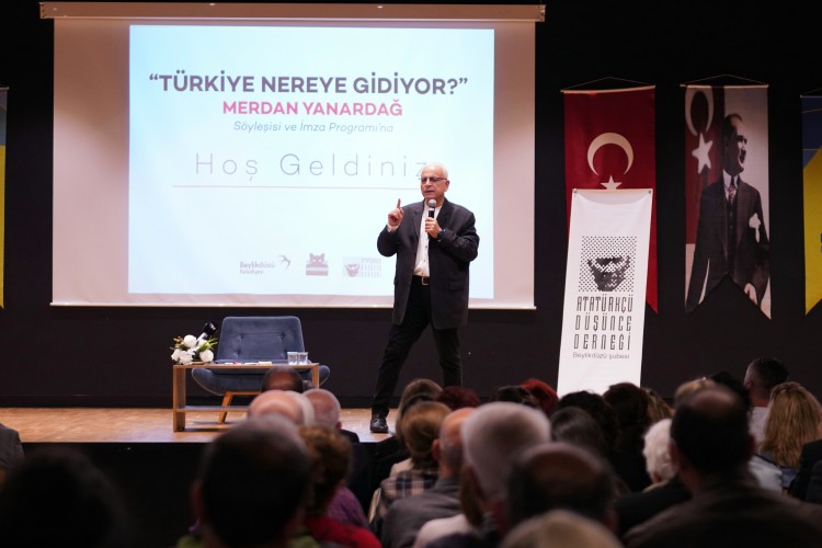 Yazar Yanardağ, okurlarıyla Beylikdüzü'nde bir araya geldi