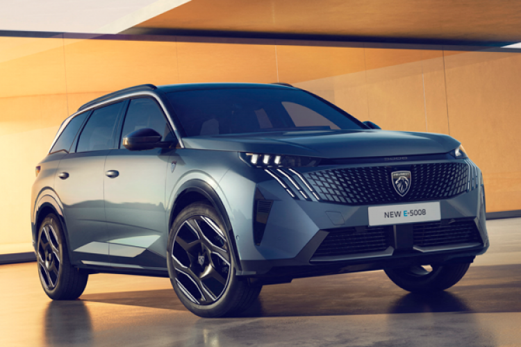 Peugeot, 7 koltuklu SUV'U yeni E-5008'i tanıttı