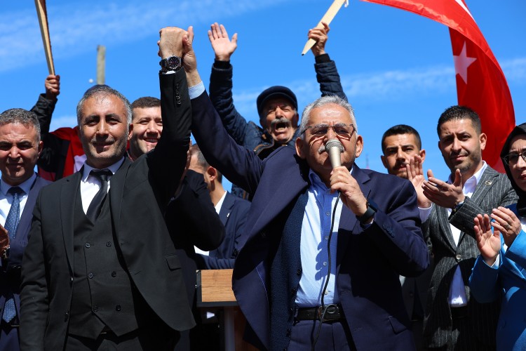 Başkan Büyükkılıç, Sarızlı'da vatandaşlarla buluştu