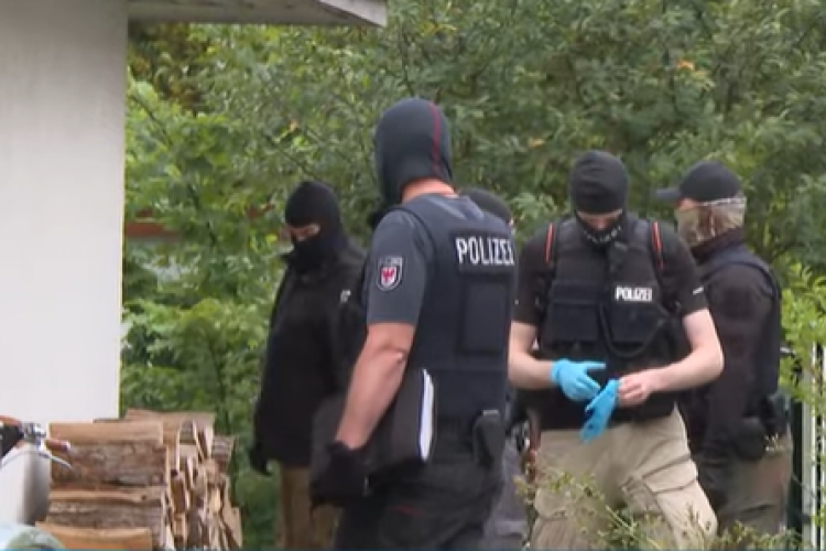 Almanya aşırı sağcı dergi Compact'ı yasakladı