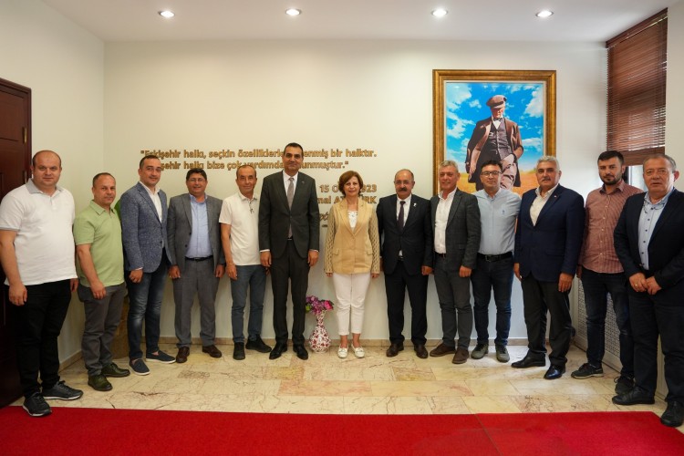 Başkan Ünlüce'ye tebrik ziyaretleri devam ediyor