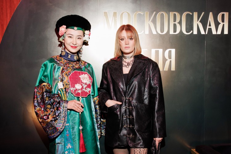 Moscow Fashion Week, ünlü oyuncu Gizem Karaca'nın beğenisini kazandı