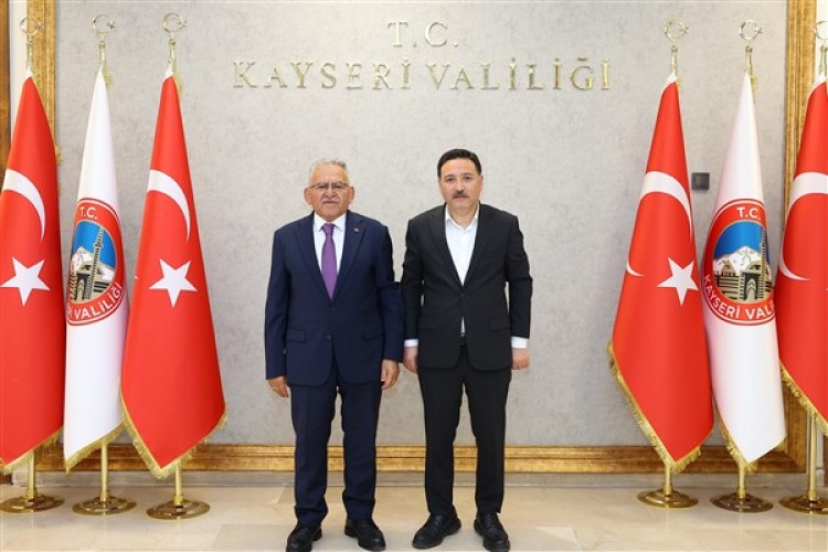 Başkan Büyükkılıç, Vali Çiçek'i ziyaret etti