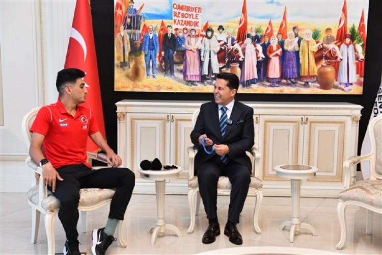 Milli Paratriatloncu Uğurcan, Başkan Özer'e olimpiyat şampiyonluğu sözü verdi