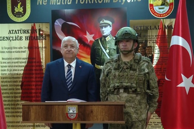 Bakan Güler, Bayburt'ta 17'nci Komando Tugay Komutan Yardımcılığını ziyaret etti