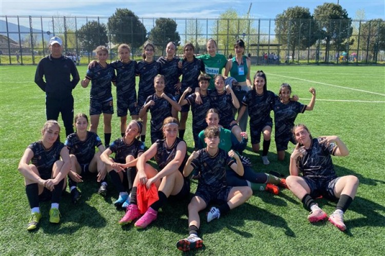 Eskişehir Kadın Futbol Takımı, Bursa Ufuk Spor'u 5-1 mağlup etti