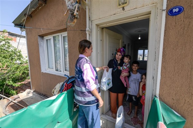 İzmir'de Süt Kuzusu Projesi kapsamında dağıtımlar başladı