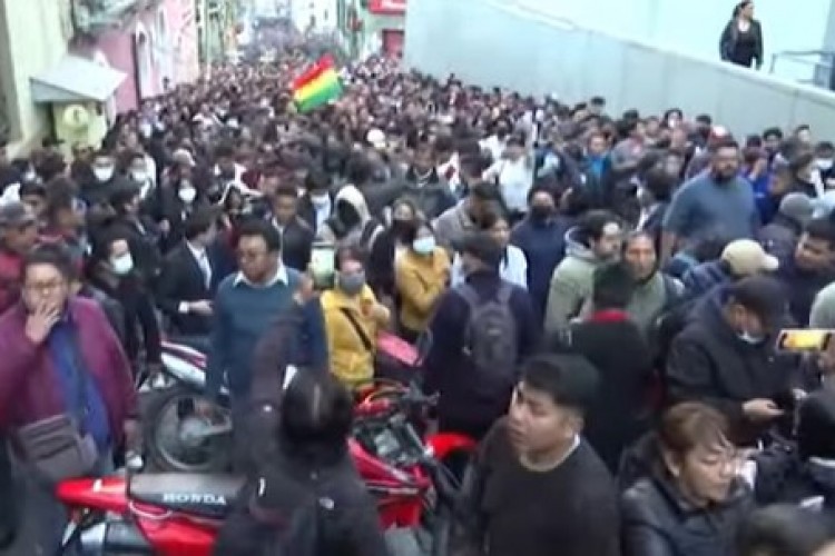 Bolivya'da darbeci generale altı ay önleyici tutukluluk kararı verildi