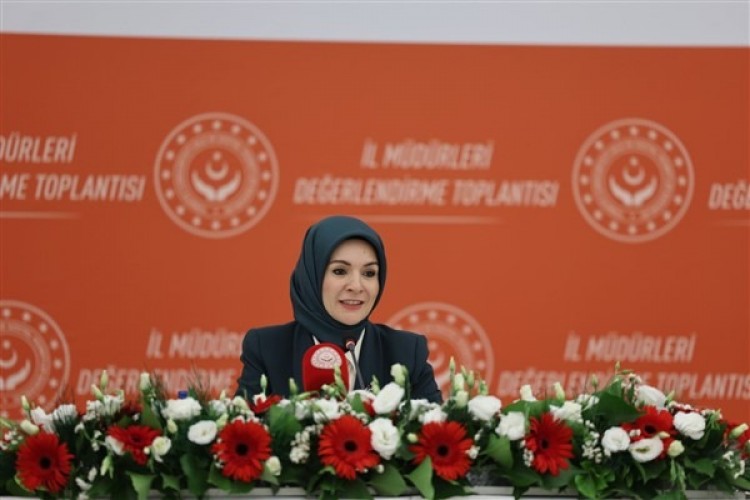 Bakan Göktaş: "Şehitlerimizin aileleriyle her fırsatta birlikte olmaya gayret ediyoruz"