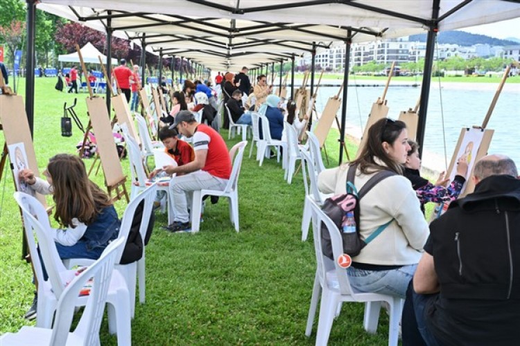 Minik ressamlardan Anneler Günü hediyesi