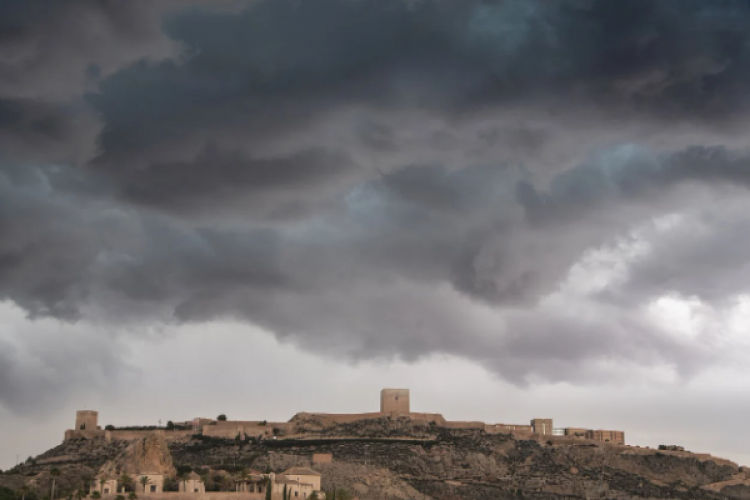 Hakkari, Şırnak ve Van için kuvvetli için kuvvetli rüzgar ve fırtına uyarısı