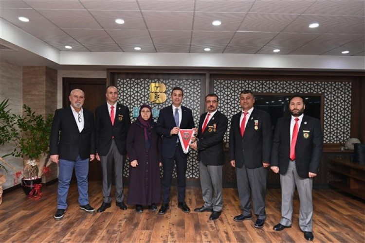 Şehit yakınları ve gazilerden Başkan Akın'a ziyaret