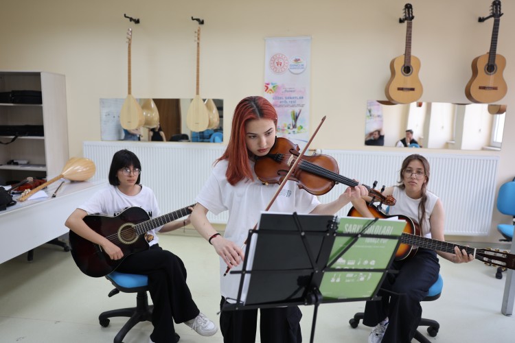 Bakan Bak'tan 'Gençlik Yaz Okulları' müjdesi