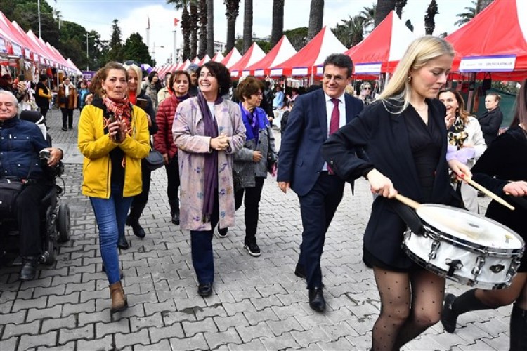 İzmir'de Kadınlar Günü kutlamaları