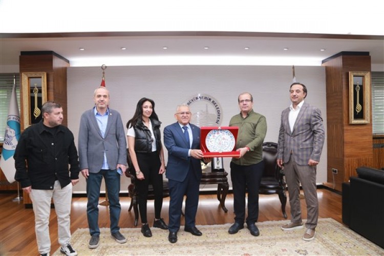 Başkan Büyükkılıç'a hayırlı olsun ziyaretleri sürüyor