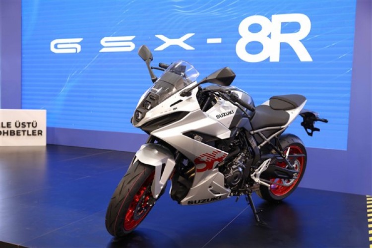 Motosiklet severlerin merakla beklediği Suzuki GSX-8R'ın fiyatı açıklandı
