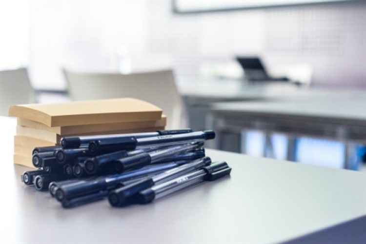 Bakan Uraloğlu, Diyarbakır'da iş dünyası temsilcileriyle bir araya geldi