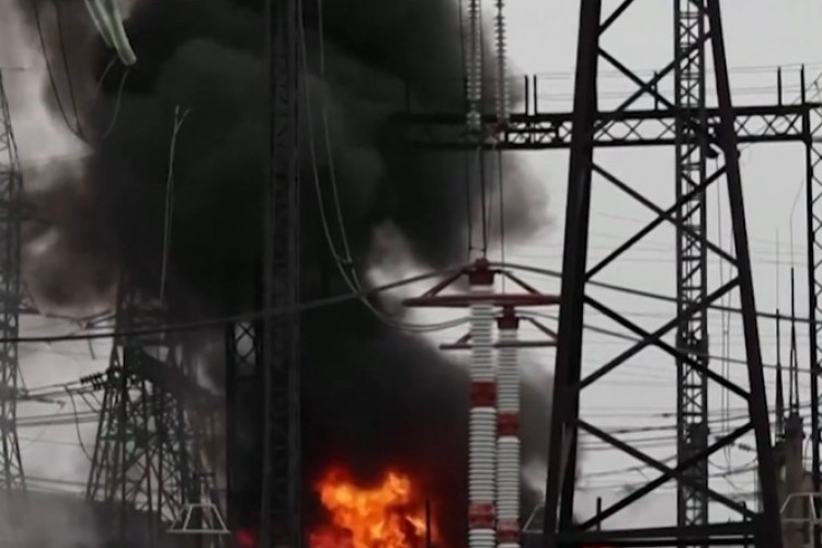 Haftalardır süren saldırılar Ukrayna kentlerini karanlığa gömdü