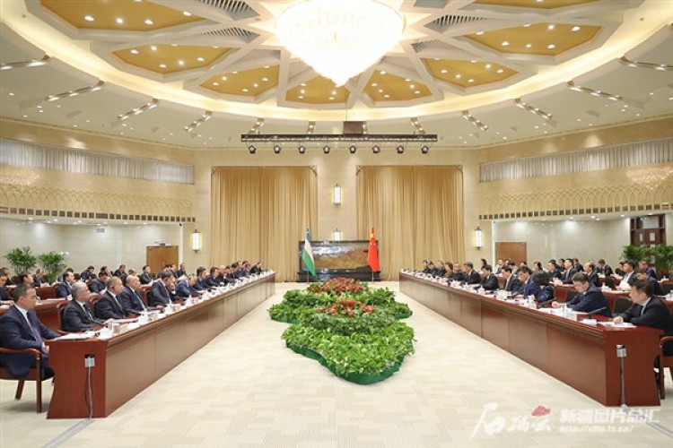 Özbekistan heyeti Xinjiang'da