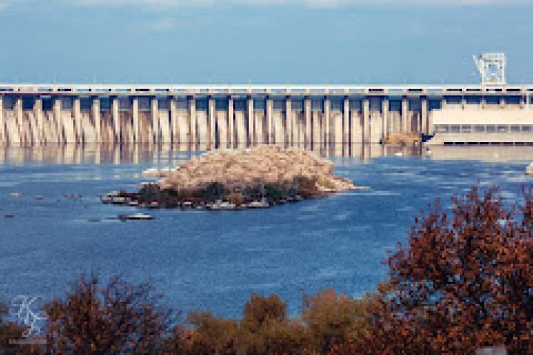 Rusya Ukrayna'nın en büyük hidroelektrik santralini vurdu