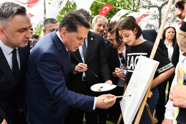 Başkan Özer: Çocuklar bizim geleceğimiz!