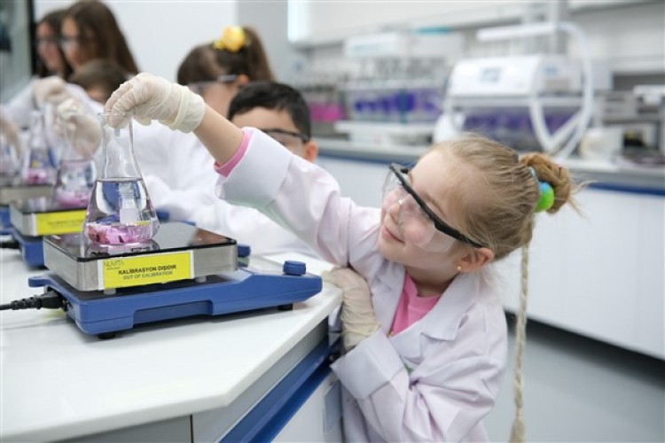 Orzaks İlaç, laboratuvarlarını Deney'imli Çocuklar'a bıraktı