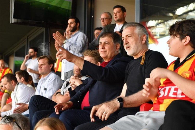 Başkan Tugay, Göztepe'nin Süper Lig heyecanına ortak oldu