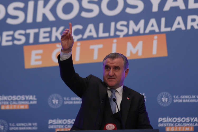 Bakan Bak'tan A Milli Erkek Basketbol Takımı'na ziyaret