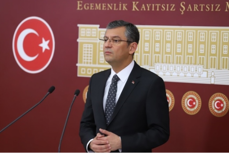 CHP Genel Başkanı Özel, Çorlu Tren Katliamı'nda hayatını kaybeden vatandaşları andı